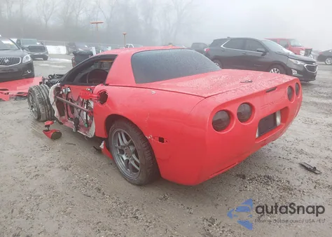 2001 Chevrolet Corvette Z06 Hardtop z USA, uszkodzony, nr VIN 1G1YY12S815109948